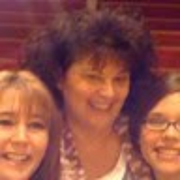 Meet your Posher, Carolyn - Picture 4 of 4